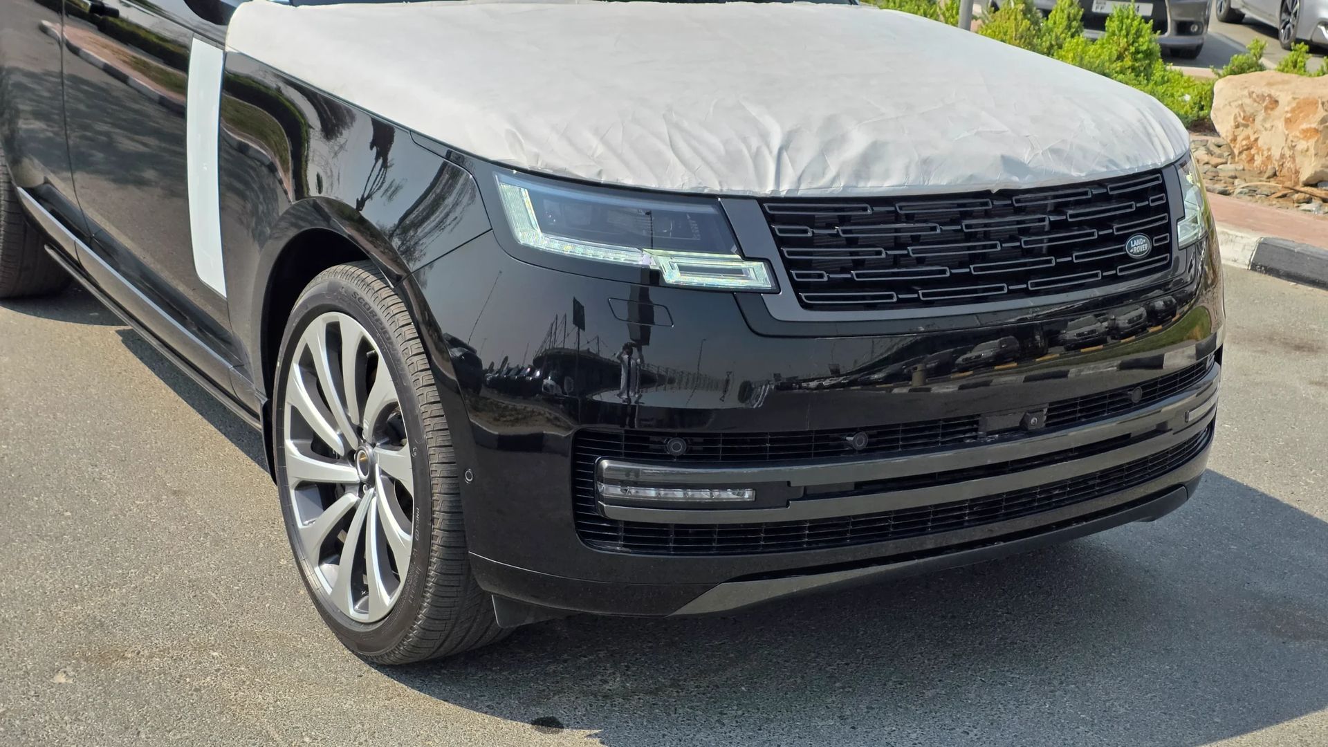 2026 Land Rover Range Rover Autobiography photo 2