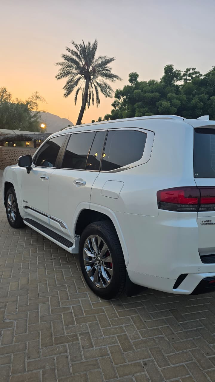2025 Toyota Land Cruiser VXR photo 5