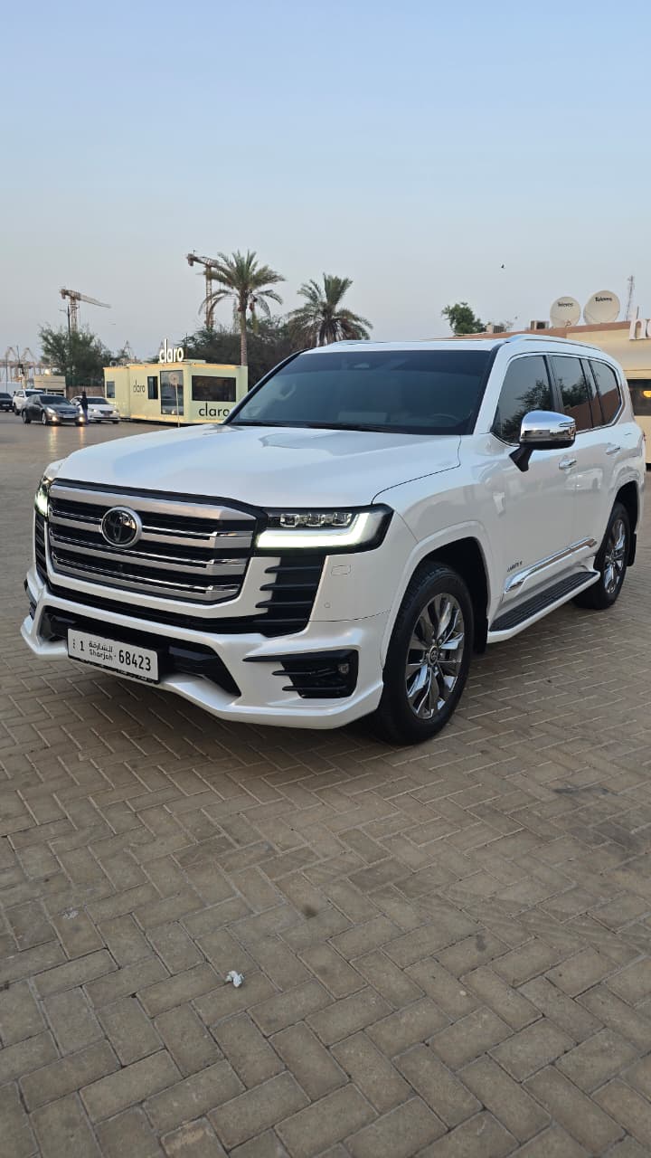 2025 Toyota Land Cruiser VXR photo 2