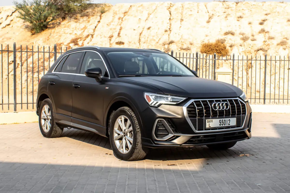 2022 Audi Q3 photo 2