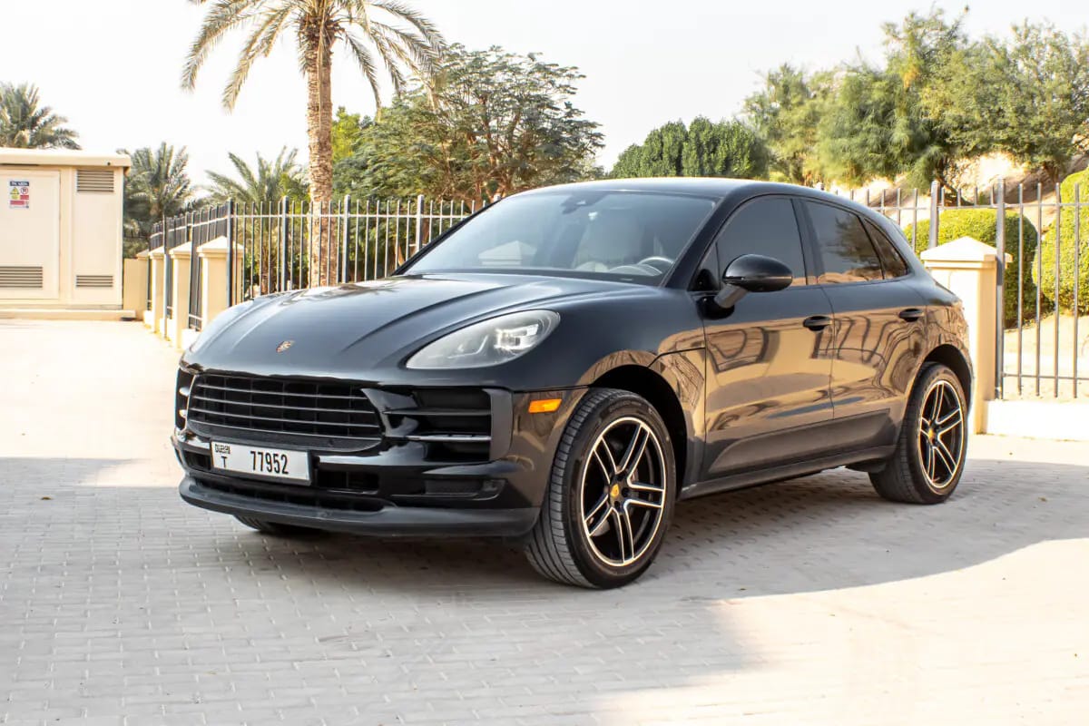 2021 Porsche Macan photo 2