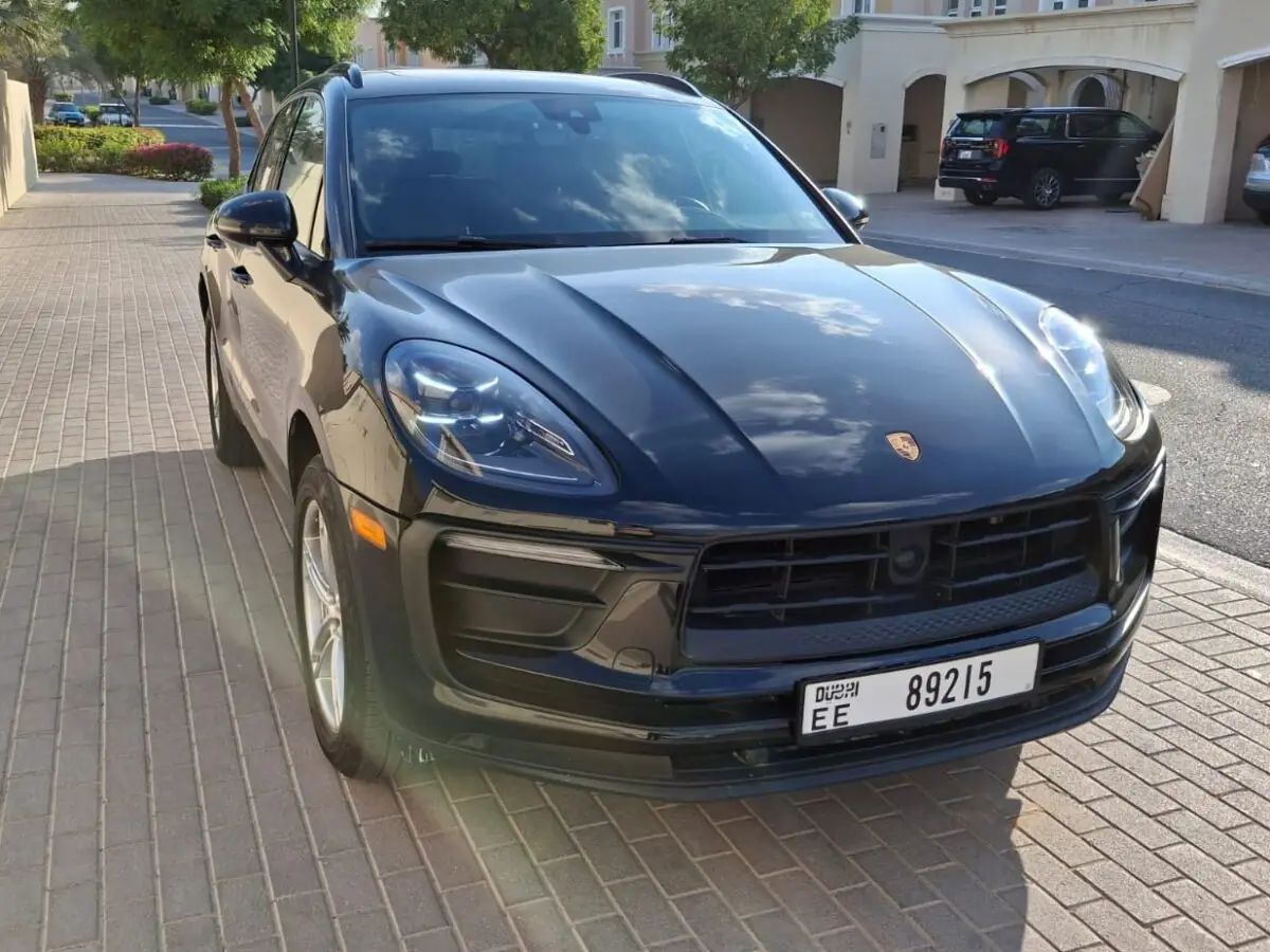 2023 Porsche Macan photo 2