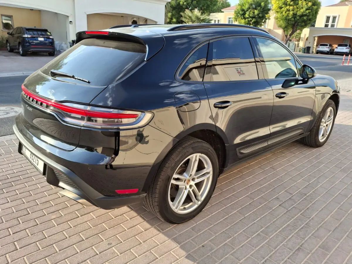 2023 Porsche Macan photo 3