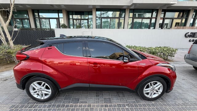 2022 Toyota C-HR photo 2