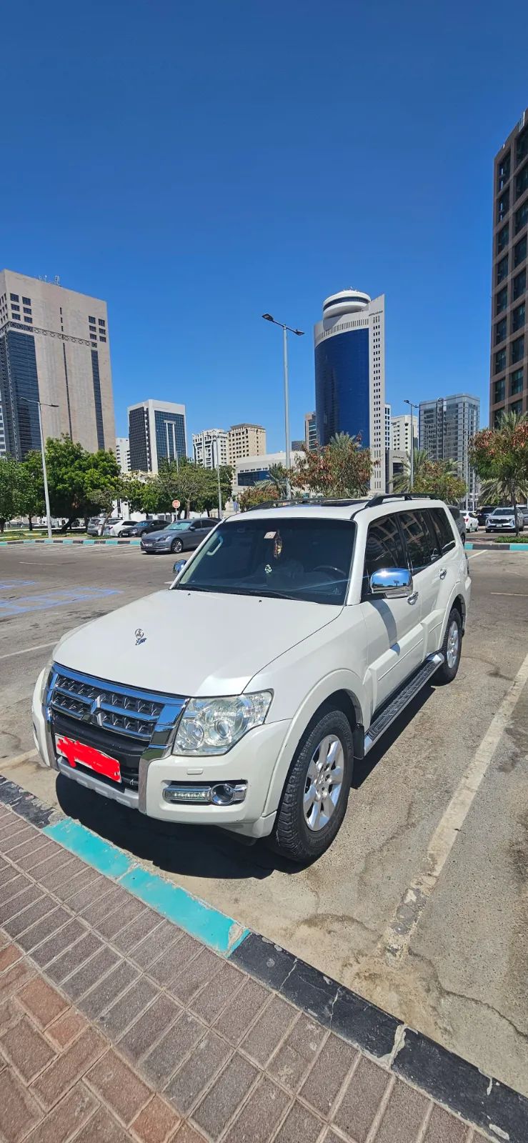 2016 Mitsubishi Pajero GLS – Top Model First Owner