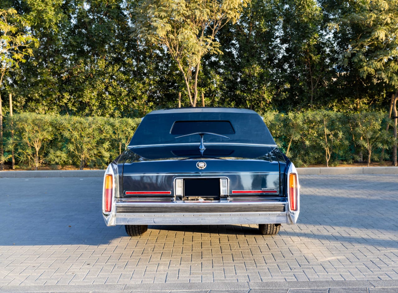 1987 Cadillac Brougham photo 3