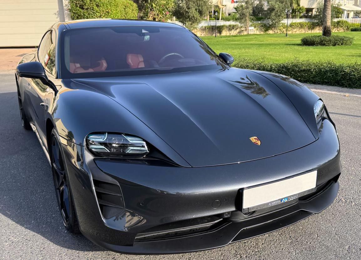 2024 Porsche Taycan photo 2