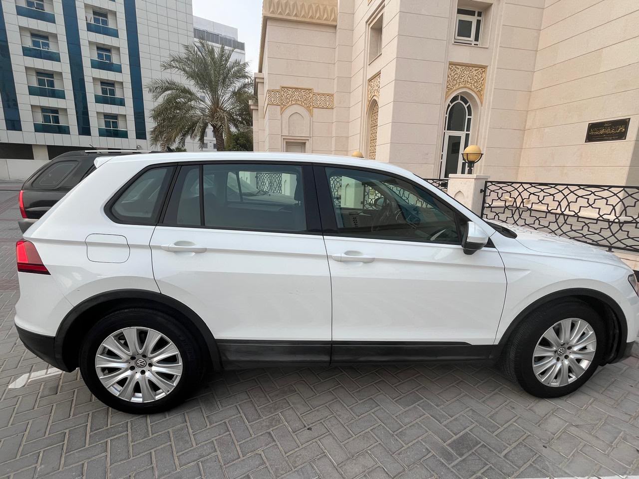 2018 Volkswagen Tiguan photo 2