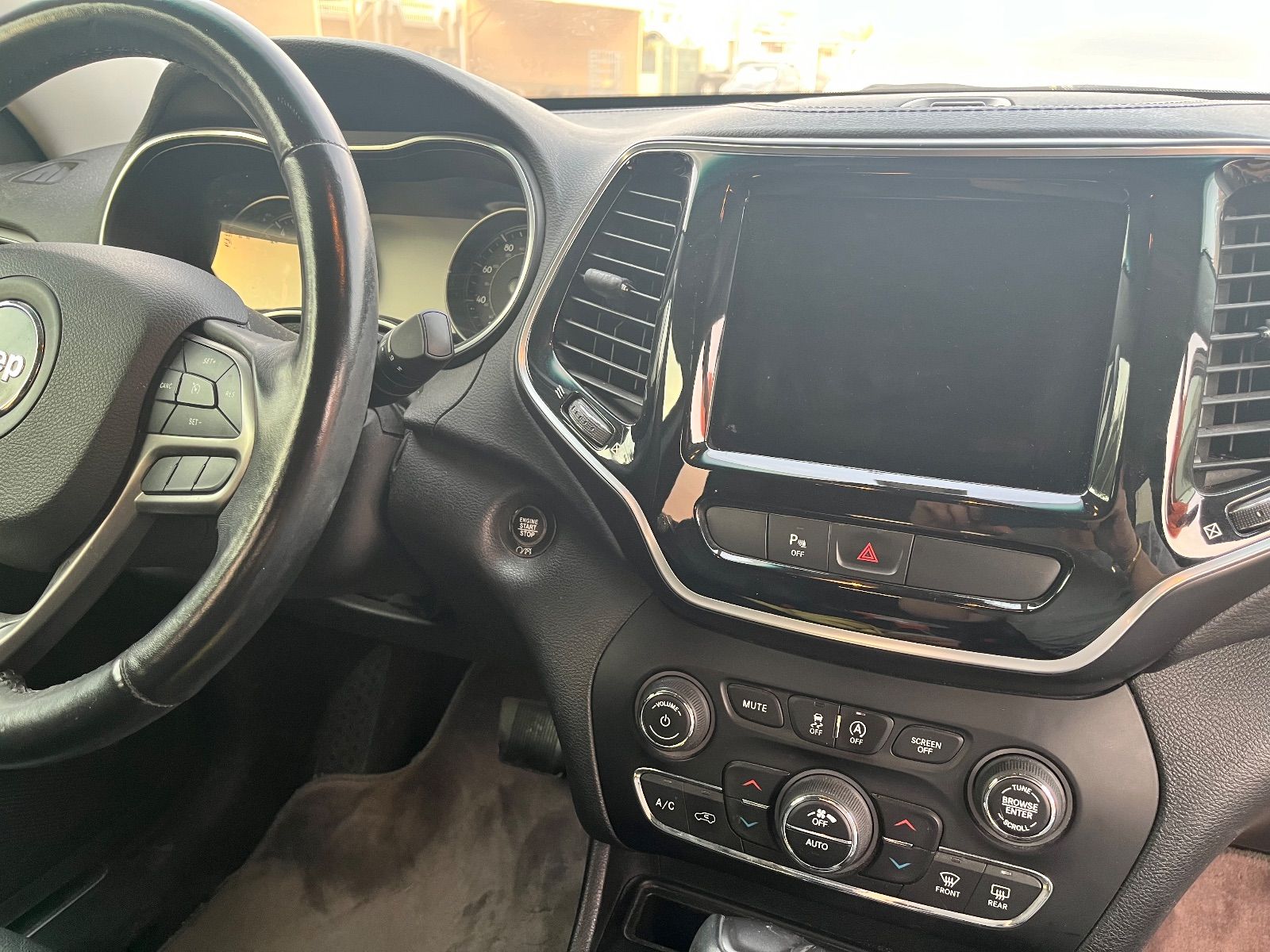 2018 Jeep Cherokee photo 3