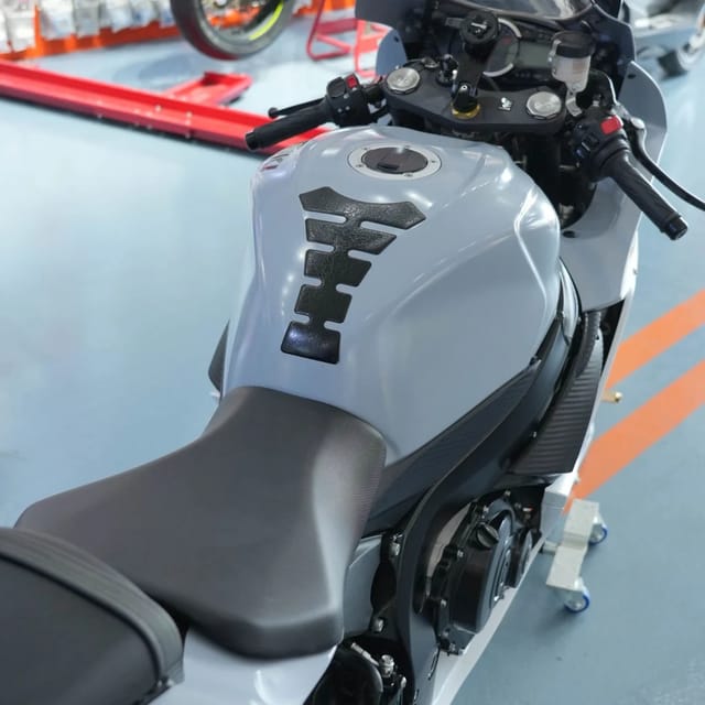2022 Suzuki GSX-R600 599cc Inline 4 Supersport Motorcycle for Sale in Dubai UAE photo 4