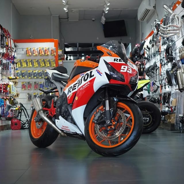 For Sale 2016 Honda CBR1000RR Repsol photo 4