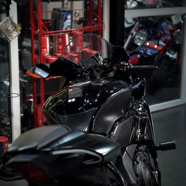 For Sale 2022 Yamaha YZF-R1  photo 3