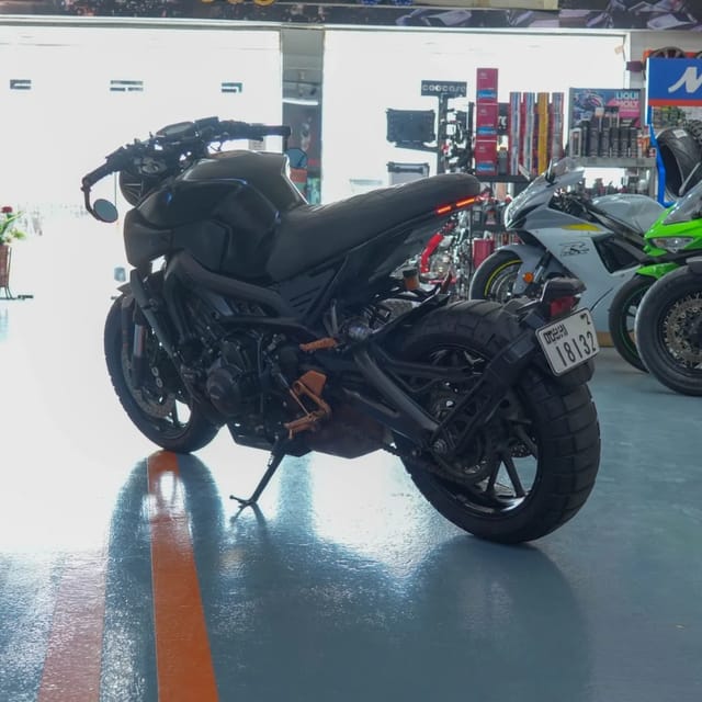 Used Yamaha MT-09 900cc Inline 3 Naked Sports Motorcycle for Sale in UAE photo 3