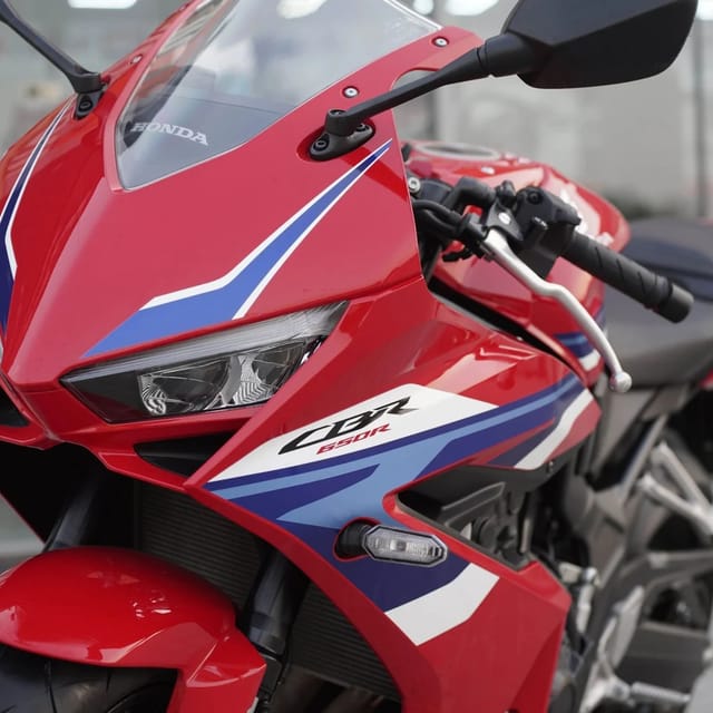2025 Honda CBR650R Used Sport Bike In Sharjah photo 3