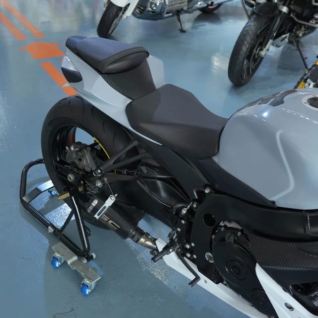 2022 Suzuki GSX-R600 599cc Inline 4 Supersport Motorcycle for Sale in Dubai UAE photo 3