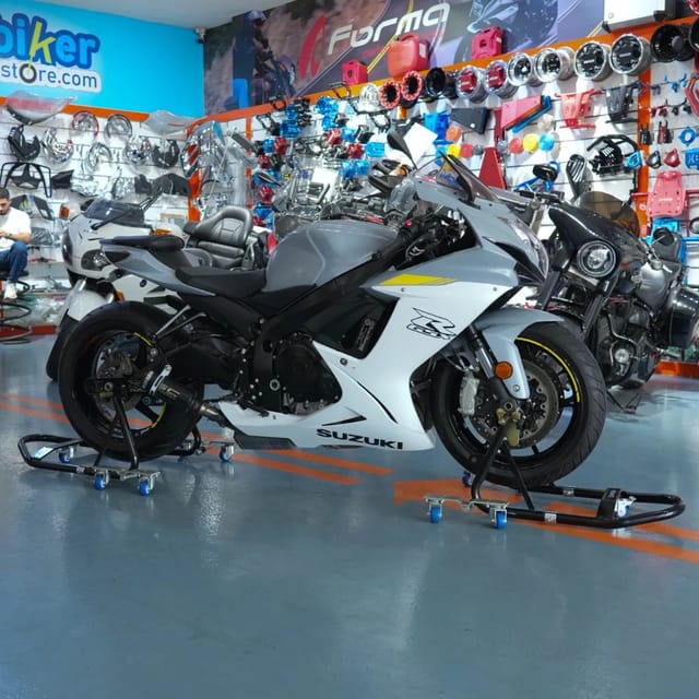 2022 Suzuki GSX-R600 599cc Inline 4 Supersport Motorcycle for Sale in Dubai UAE photo 5