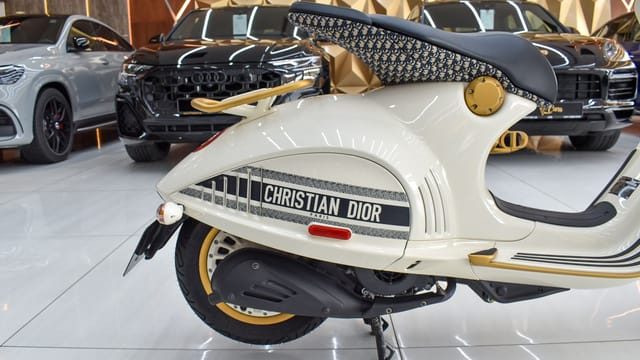 For Sale 2022 Vespa 946 Christian Dior Edition photo 5