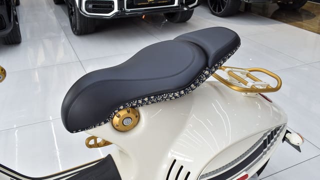 For Sale 2022 Vespa 946 Christian Dior Edition photo 4