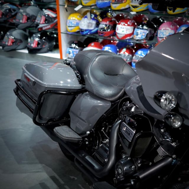 2022 Harley-Davidson Road Glide photo 2