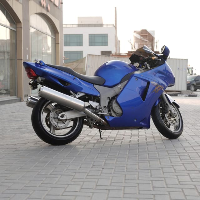 2000 Honda CBR1100XX Super Blackbird photo 4