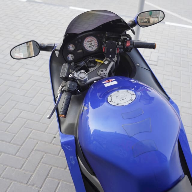 2000 Honda CBR1100XX Super Blackbird photo 5