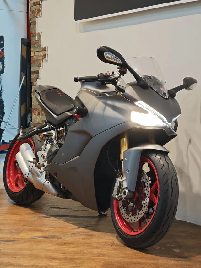 For Sale 2018 DUCATI SUPERSPORT S Öhlins photo 2