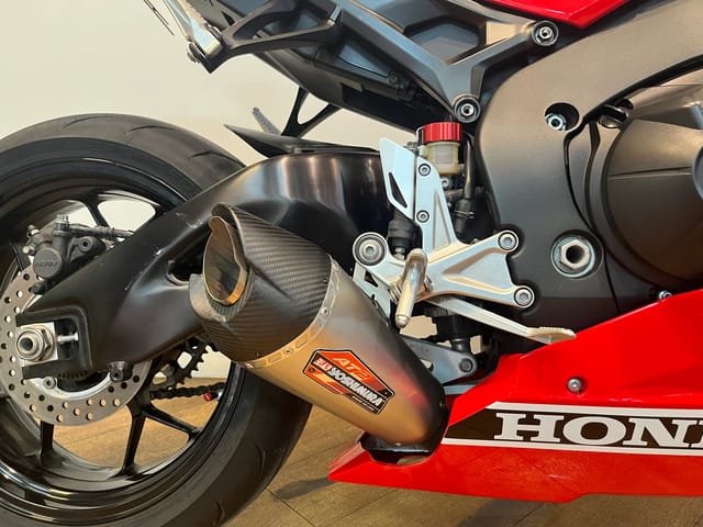 For Sale 2018 HONDA CBR 1000RR FIREBLADE Superbike photo 4