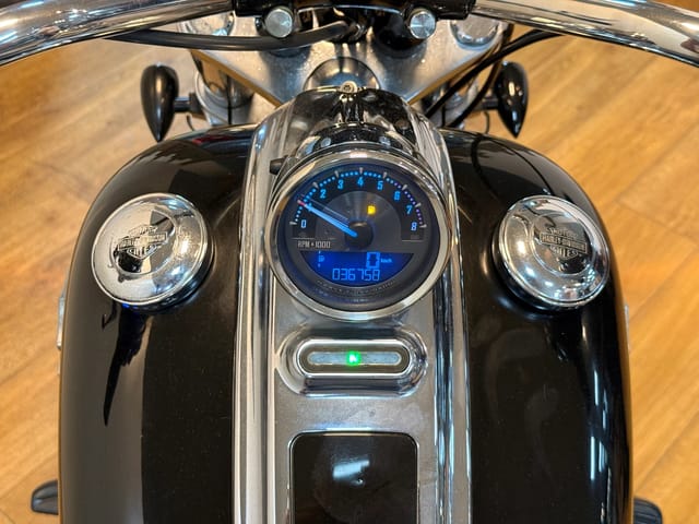 For Sale 2009 HARLEY-DAVIDSON ROCKER C photo 3
