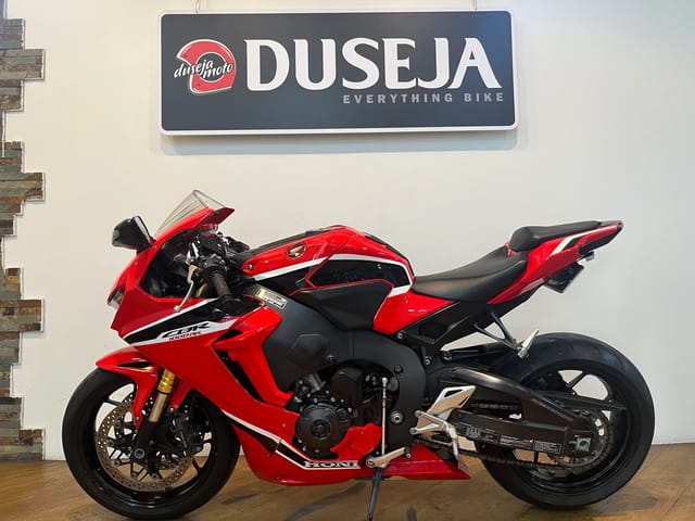 For Sale 2018 HONDA CBR 1000RR FIREBLADE Superbike photo 3