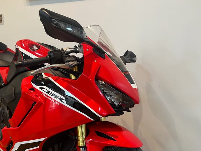 For Sale 2018 HONDA CBR 1000RR FIREBLADE Superbike photo 5