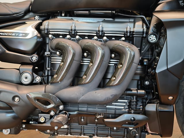 2022 Triumph Rocket III R photo 2