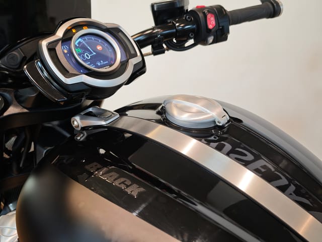2022 Triumph Rocket III R photo 5