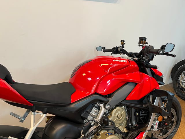2022 Ducati Streetfighter photo 3