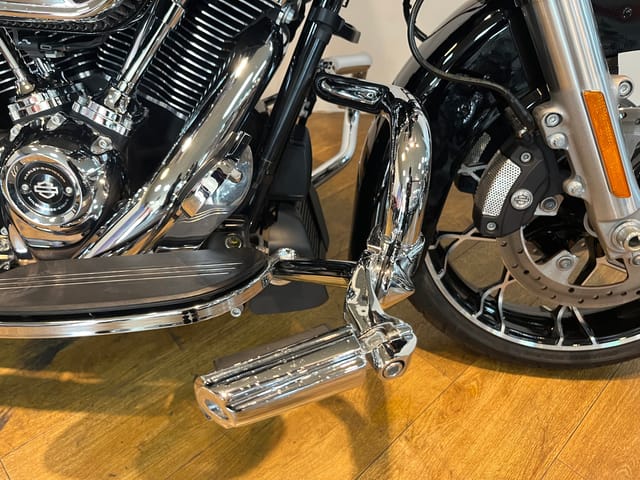 2023 Harley-Davidson Street Glide photo 3